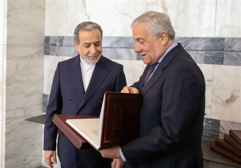 رایزنی وزیر خارجه ایتالیا با عراقچی درباره گفتگوی ایران و عمان و تعیین مسیر برای تردد در تنگه هرمز