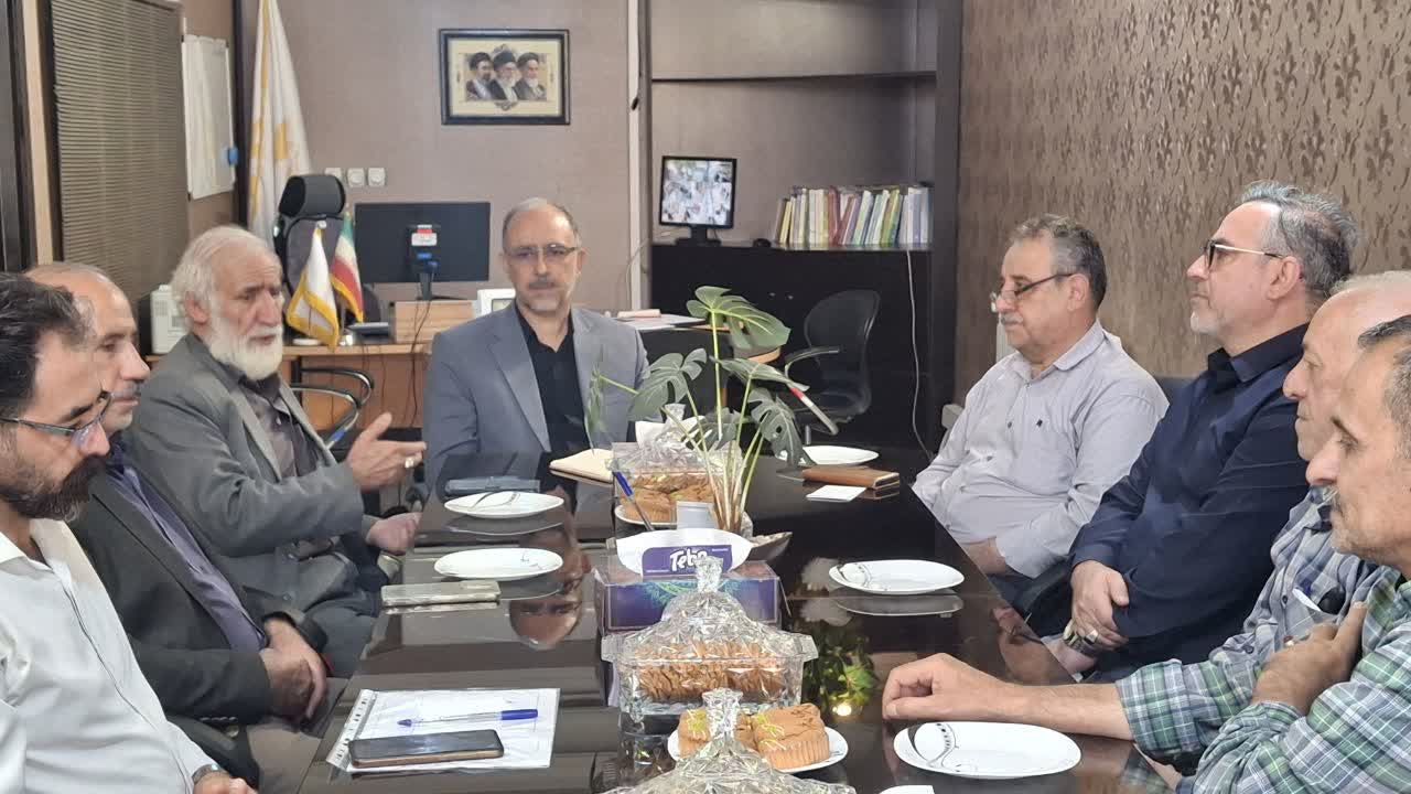 جلسه کانون بازنشستگان قم با مدیرشرکت بیمه آتیهسازان حافظ قم