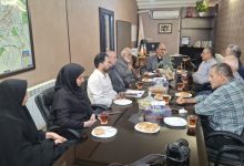 جلسه کانون بازنشستگان قم با مدیرشرکت بیمه آتیه‌سازان حافظ قم
