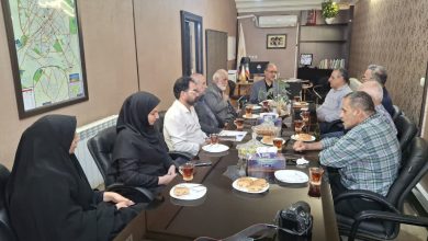 جلسه کانون بازنشستگان قم با مدیرشرکت بیمه آتیه‌سازان حافظ قم