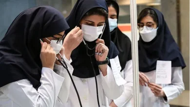 معاون وزارت بهداشت: دانشکده‌های علوم پزشکی که بیش از دو برابر ظرفیت خود دانشجو گرفته‌اند، شبیه به خودرو‌های قاچاق انسان هستند که وقتی در آن‌ها باز می‌شود، جمعیت فوران می‌کند