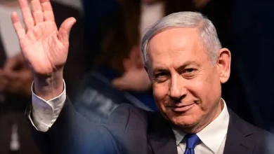 بیلبورد تبلیغاتی نتانیاهو با تصویر رهبر انقلاب