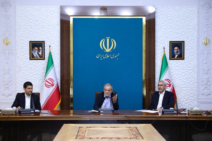 پزشکیان: دریافت هرگونه خدمت در کشور منوط به ارائه کد پستی و کد ملی می‌شود