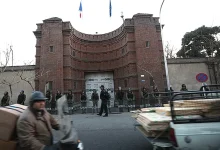 وزارت خارجه: ۲ دیپلمات فرانسوی به‌عنوان عناصر نامطلوب شناخته شدند / ورود آنها به ایران ممنوع خواهد بود