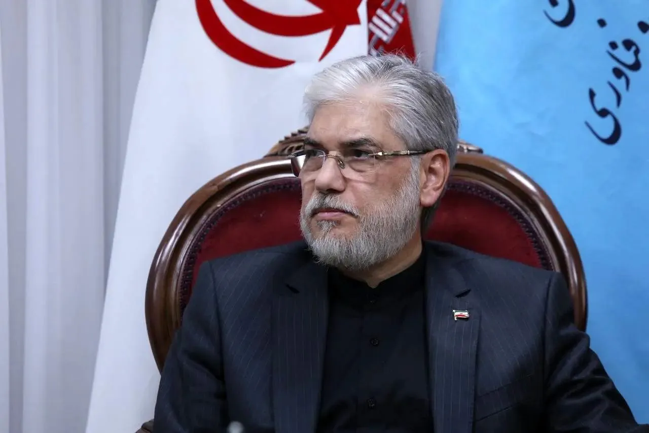 واکنش وزیر علوم به طرح جنجالی مجلس در مورد نفوذ: باید نسبت به برخی خود تحریمیهایی که در حوزه علم و دانشگاه صورت میگیرد، ابراز نگرانی کرد، زیرا با رویکرد رهبر شهید برای دستیابی کشور به مرجعیت علمی، سازگار نیست
