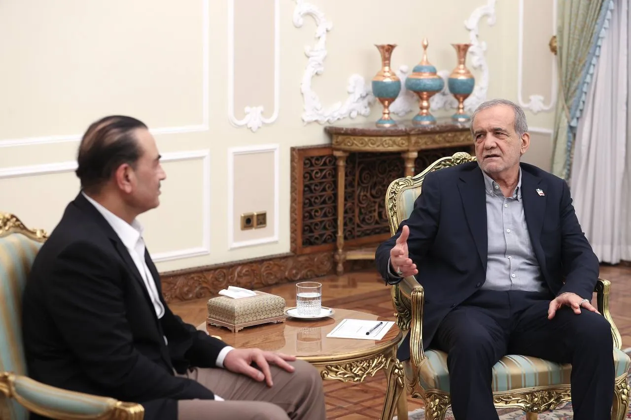 دیدار فرمانده ارتش پاکستان با رئیسجمهور / پزشکیان: امیدوارم با همکاریهای مشترک، اهداف مندرج در توافق اسلامآباد محقق شود / آمریکا باید لحن و رویکرد خود در تعامل با ایران را اصلاح کند
