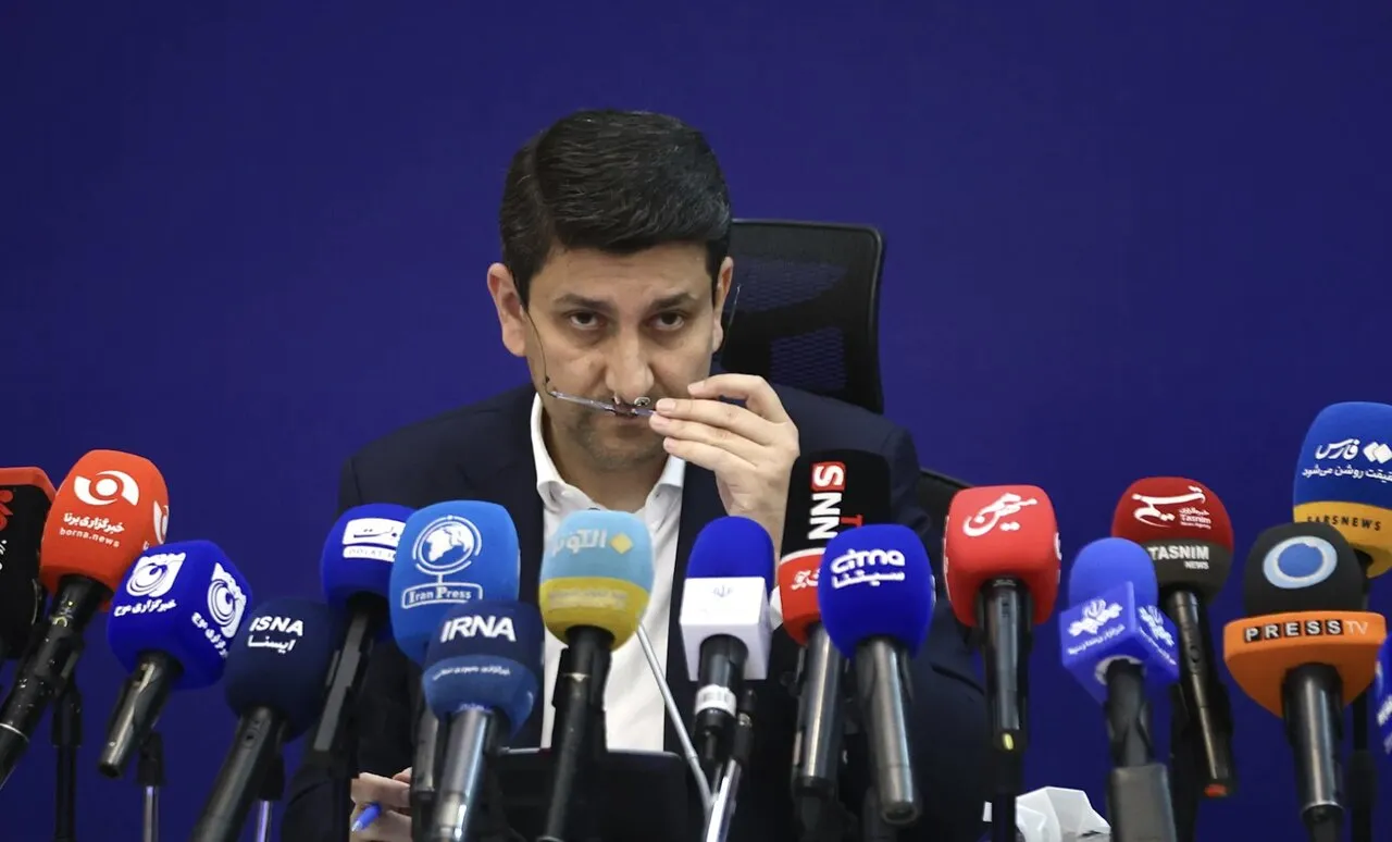وزیر ارتباطات: در جنگ ۴۰ روزه، ترافیک اینترنت در حال رفتن به سمت منظومه‌های ماهواره‌ای بود/ اگر استفاده از این منظومه‌ها به نقطه غیر قابل بازگشت برسد