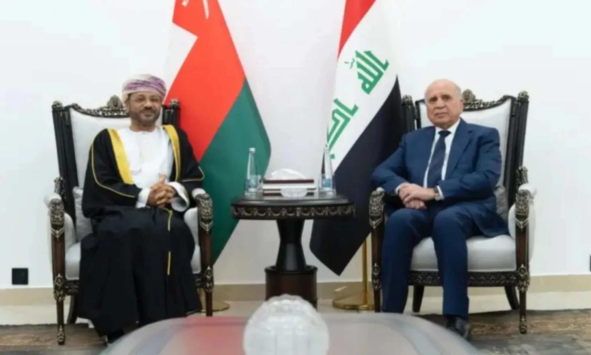 گفت‌وگوی تلفنی وزرای خارجه عراق و عمان در مورد تحولات مذاکرات با تهران پیرامون تنگه هرمز/ بررسی پیامدهای تحریم‌های آمریکا علیه ایران بر اوضاع منطقه‌