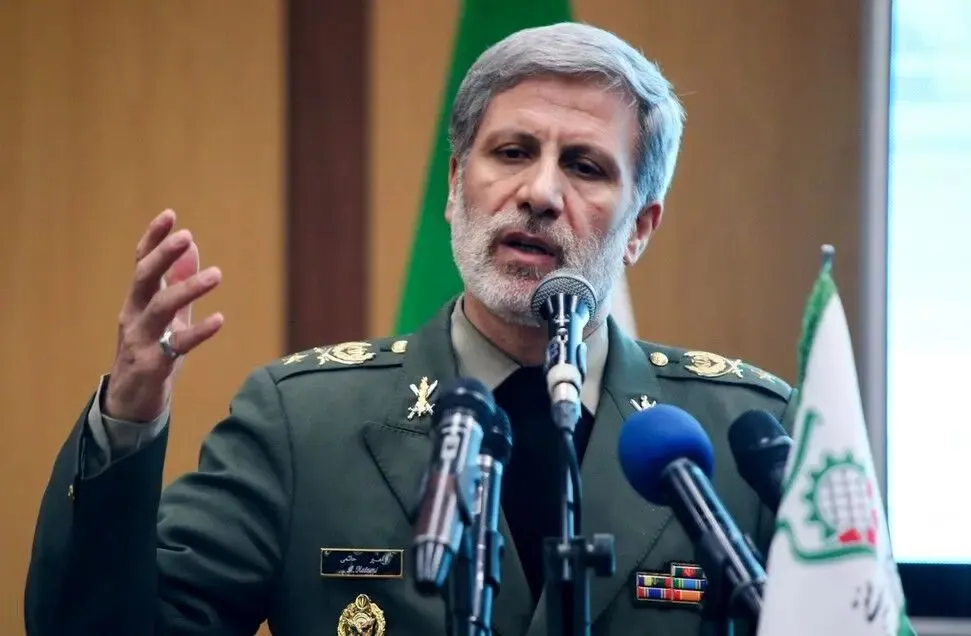 فرمانده کل ارتش: در جنگ اخیر، موشک‌ها و پهپاد‌های ما تا آخرین لحظه و با شدت هر چه تمام‌تر به سمت دشمنان شلیک شدند/ در این مسیر، تعدادی از هواپیما‌های بدون سرنشین، باسرنشین و تجهیزات راهبردی دشمن آسیب دید