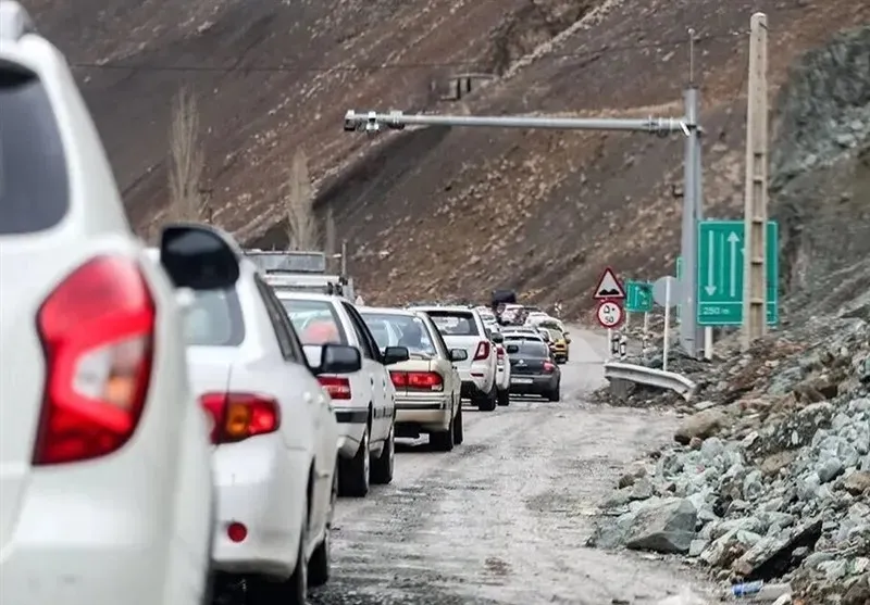 ترافیک سنگین در محورهای شمالی منتهی به تهران / ممنوعیت تردد در مسیر جنوب به شمال جاده چالوس