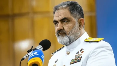 فرمانده نیروی دریایی ارتش: نیروی دریایی ایران مقتدرانه از مردم دفاع می‌کند / دشمن اگر تصور می‌کند با شهادت تعدادی از فرزندان ملت ایران و کارکنان نیروی دریایی، این نیرو از حرکت بازمی‌ایستد، سخت در اشتباه است