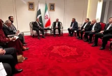 دیدار و گفت‌وگوی پزشکیان و شهباز شریف