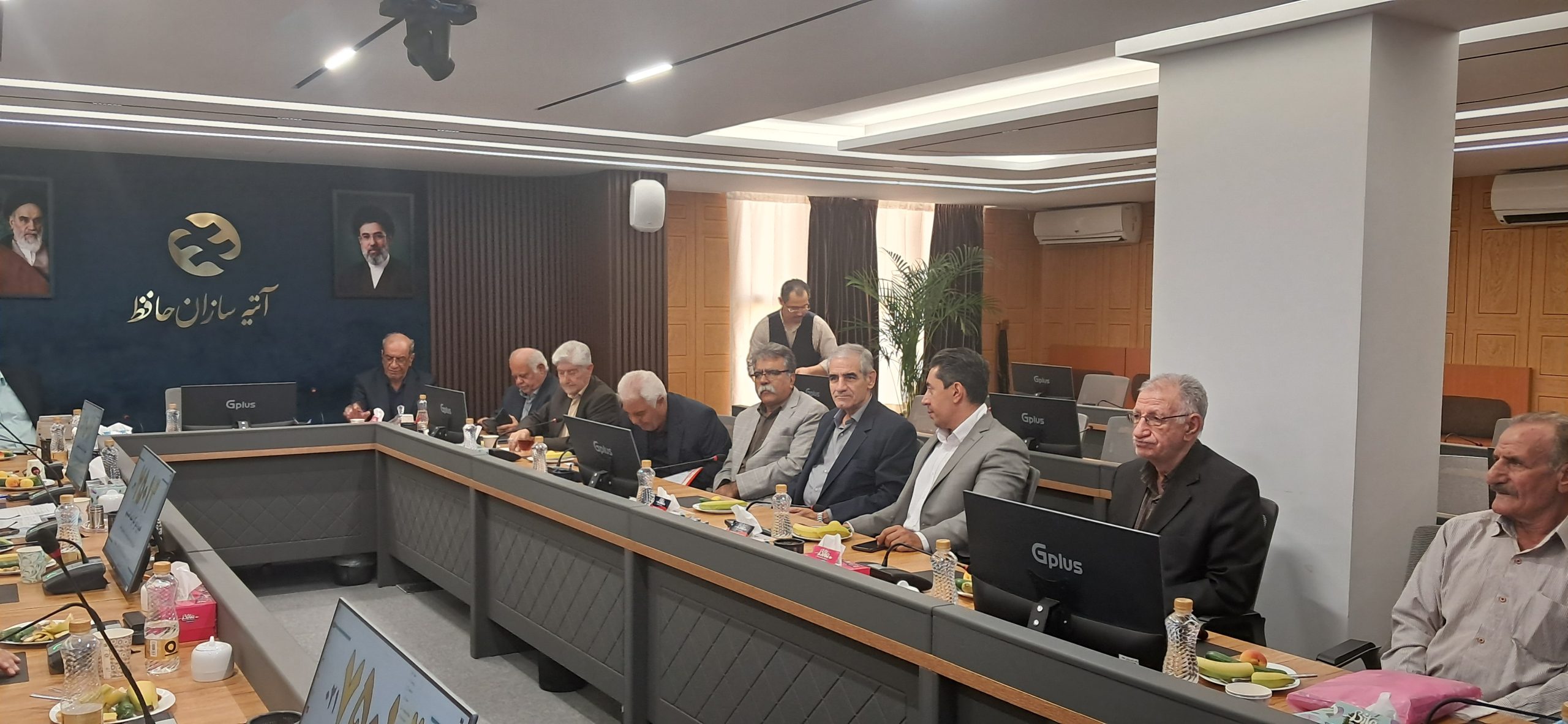 نشست راهبردی بازنشستگان تهران و آتیه‌سازان حافظ؛ بیات: رضایتمندی خط قرمز ماست