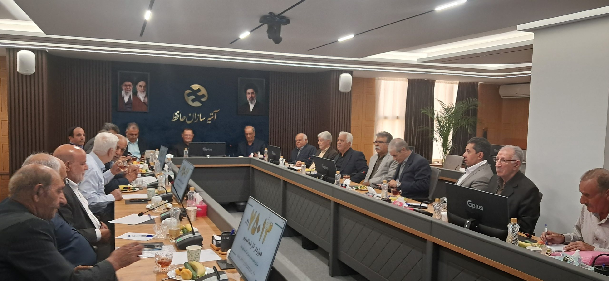 نشست راهبردی بازنشستگان تهران و آتیه‌سازان حافظ؛ بیات: رضایتمندی خط قرمز ماست