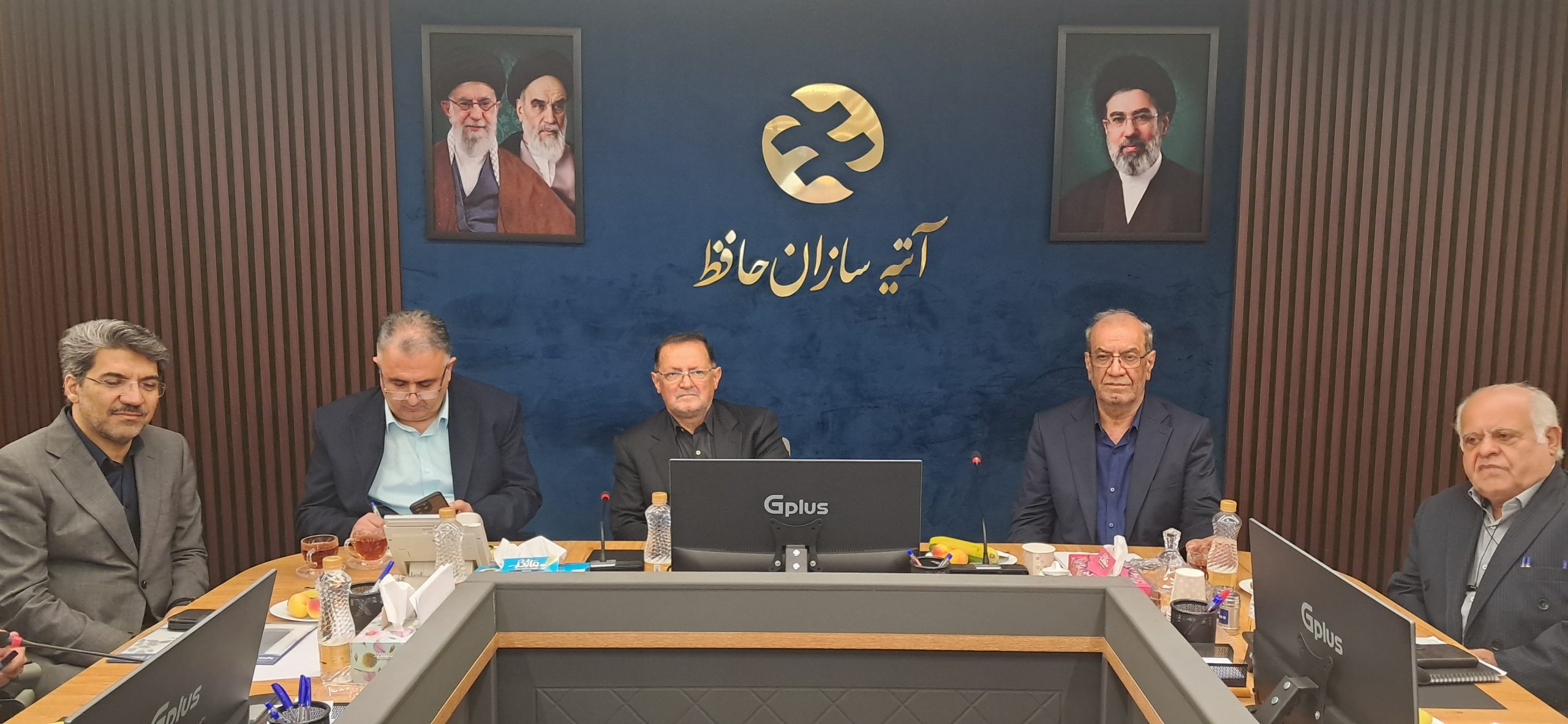 نشست راهبردی بازنشستگان تهران و آتیه‌سازان حافظ؛ بیات: رضایتمندی خط قرمز ماست