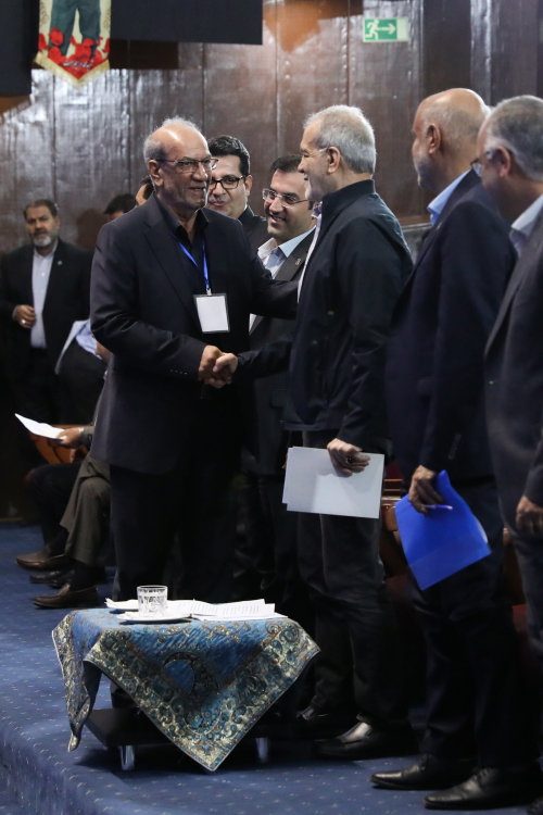 بیات و اسدی خطاب به رئیس‌جمهور؛حقوق بازنشستگان کفاف ۱۰ روز را می‌دهد/ مطالبه پرداخت ۲۷۷ همت بدهی دولت