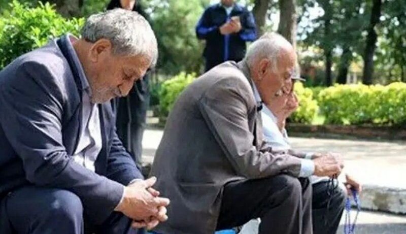 معوقه فروردین این گروه از بازنشستگان پرداخت نشد/ یازنشستگان: چرا پرداختها اینقدر با تاخیر و نامرتب است؟!