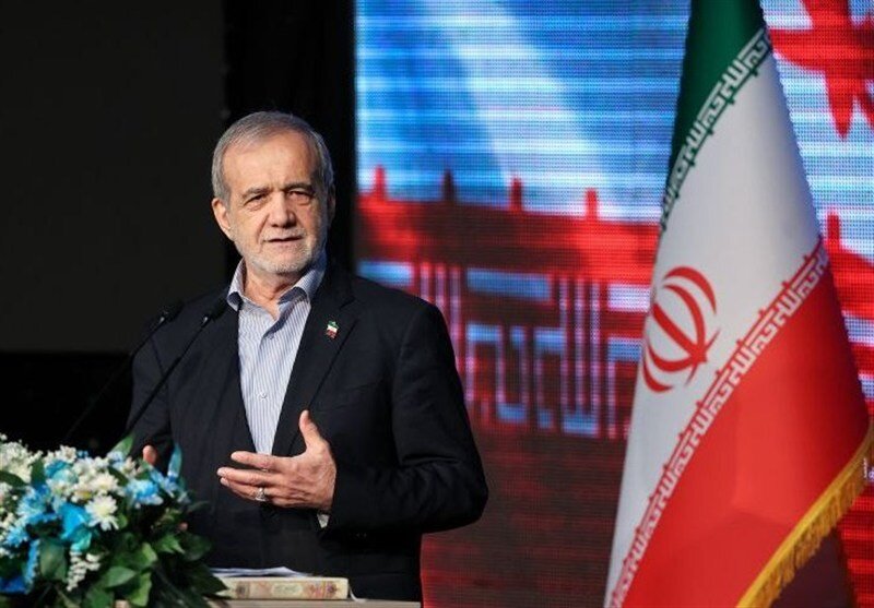 پزشکیان: آدم، مفت به جایی نمی‌رسد؛ باید تلاش کرد/ من از یک خانواده معمولی به اینجا رسیدم و رئیس‌جمهور شدم/ شما از طلا با ارزش‌تر هستید