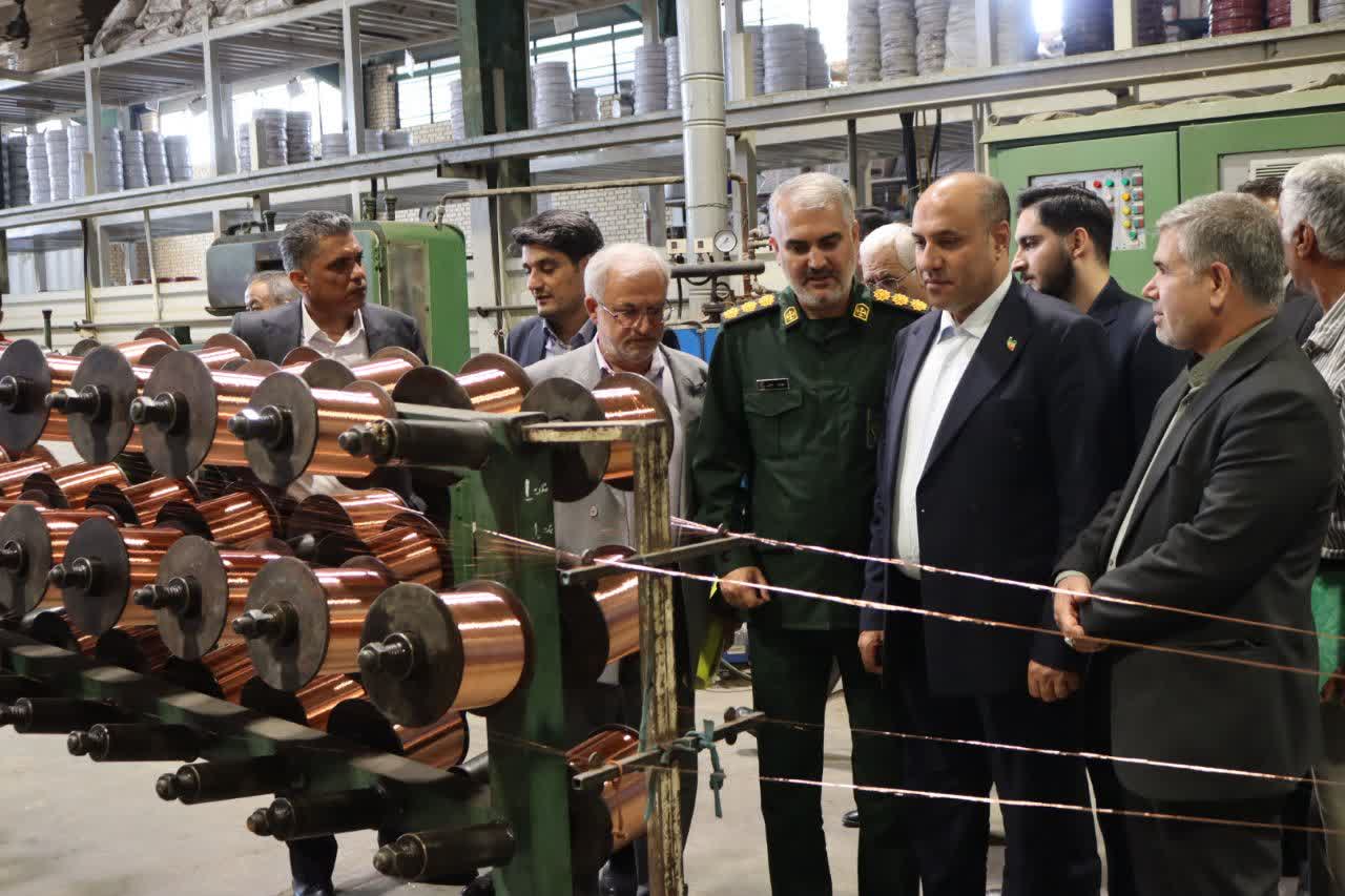 فرماندار ویژه ورامین پای درد دل تولیدکنندگان خیرآباد نشست؛ عزم جدی برای رفع موانع تولید