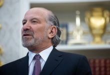 وزیر بازرگانی آمریکا بابت ادعای نادرستش در ارتباط با جنگ ایران عذرخواهی کرد