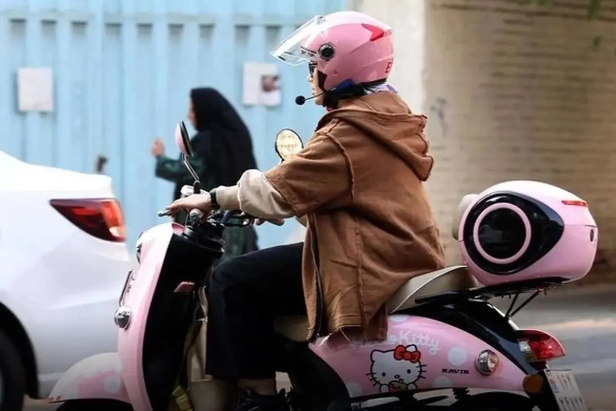 معاون زنان ریاست‌جمهوری: بر اساس مصوبه دولت، پلیس راهور فراجا مکلف است فرایند صدور گواهینامه برای زنان را اجرایی کند؛ با این حال نمی‌دانم چرا اجرایی نمی‌شود
