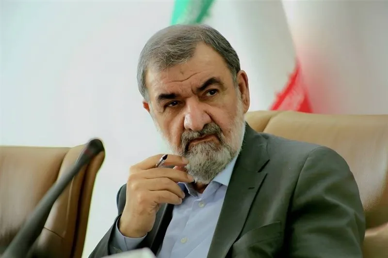 دبیر شورای عالی امنیت ملی: امروز مهمترین سرمایه امنیت ملی ایران، در کنار قدرت نظامی و ظرفیتهای اقتصادی و دیپلماتیک، ملتی است که در لحظه خطر، به چیزی جز میهن نمیاندیشد