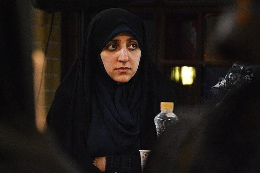 اگر گفته میشود لایحه حجاب قابلیت اجرایی ندارد، به این دلیل است که بخشهایی از آن میتواند همه چیز را به هم بریزد؛ مثلاً راننده تاکسی اینترنتی باید به مسافر خود تذکر بدهد، دوربینهای مغازه در اختیار دیگران قرار بگیرد، کافه یا فروشگاه بسته شود