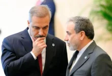 گفتگوی عراقچی و وزیر خارجه ترکیه درباره یمن و راهکار‌های کاهش تنش‌ها